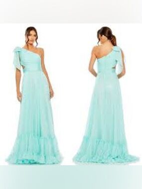 Mac Duggal One-Shoulder Mint Green Gown. NWT. Size: 6. Retail:$398. Asking:$298.